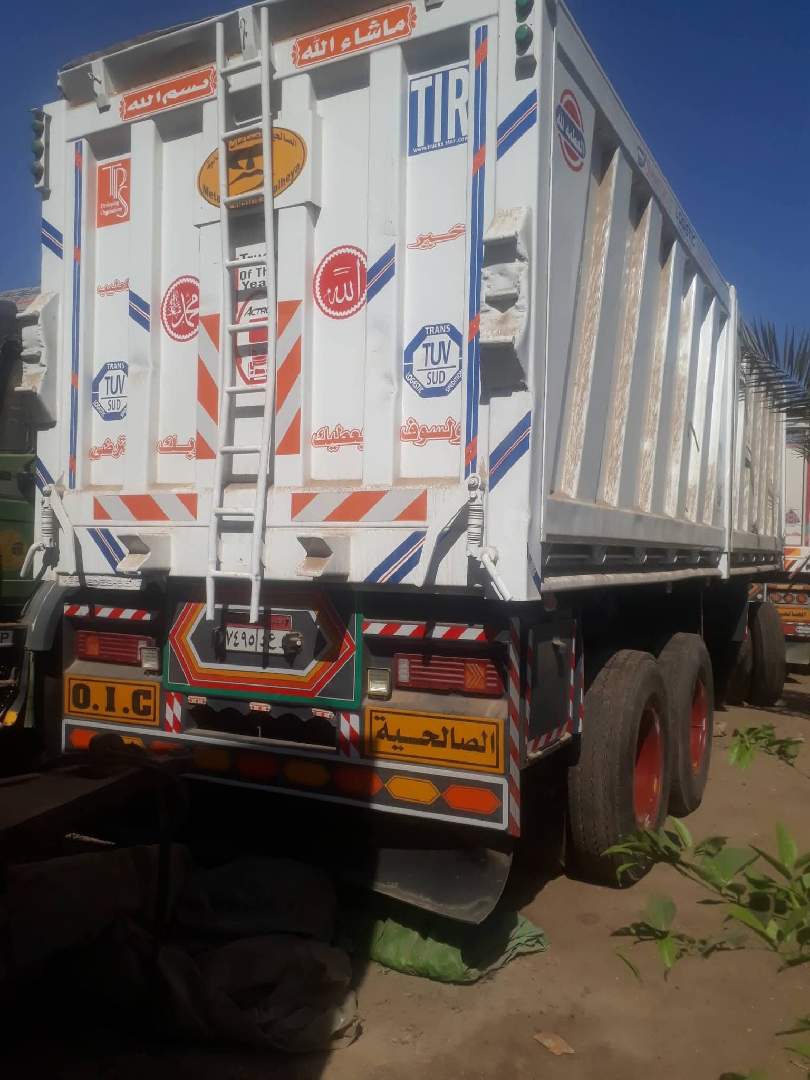 مقطورة قلاب