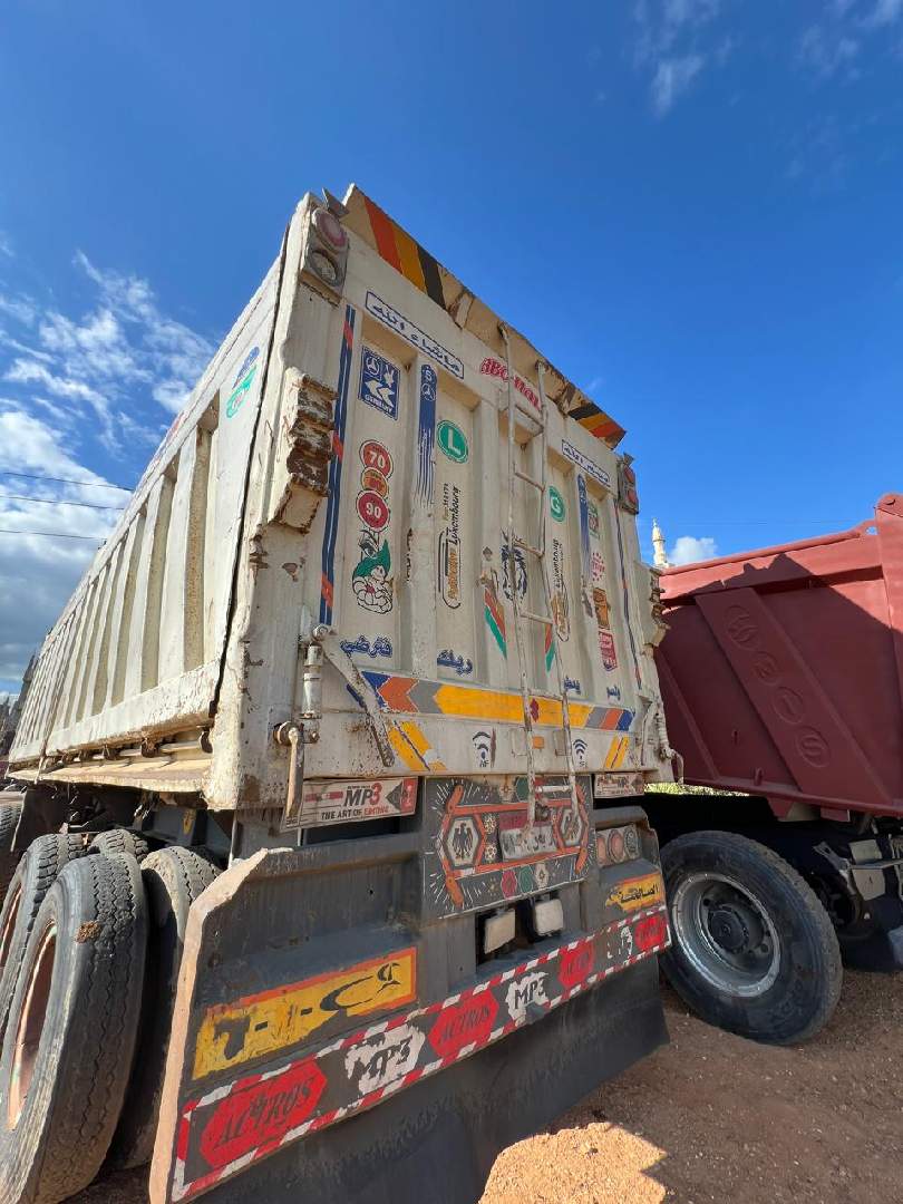 مقطورة قلاب